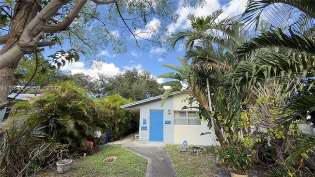 Building Photo - 274 SW 9th St Unit 2