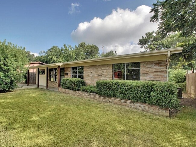 Photo - 1110 Fieldcrest Dr