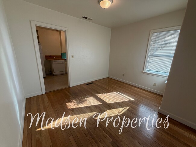 Photo - 432 W 1st Ave