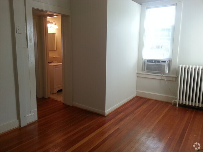 BR area - 813 N Jackson St Unit 1 Rental