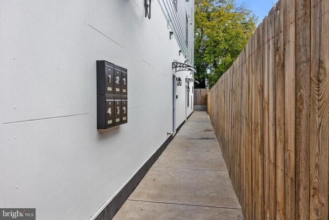 Photo - 342 W Queen Ln Unit 5