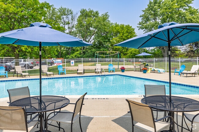 Building Photo - Fairway Club Apartments