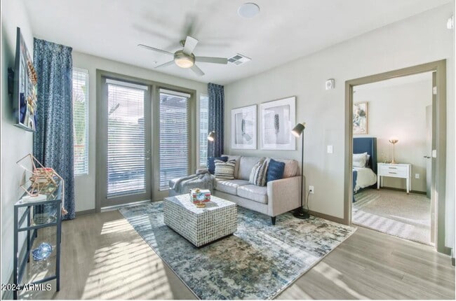 Photo - 3601 N Central Ave Unidad B3