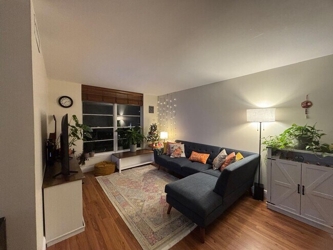 210 SW 11th St Unit 409