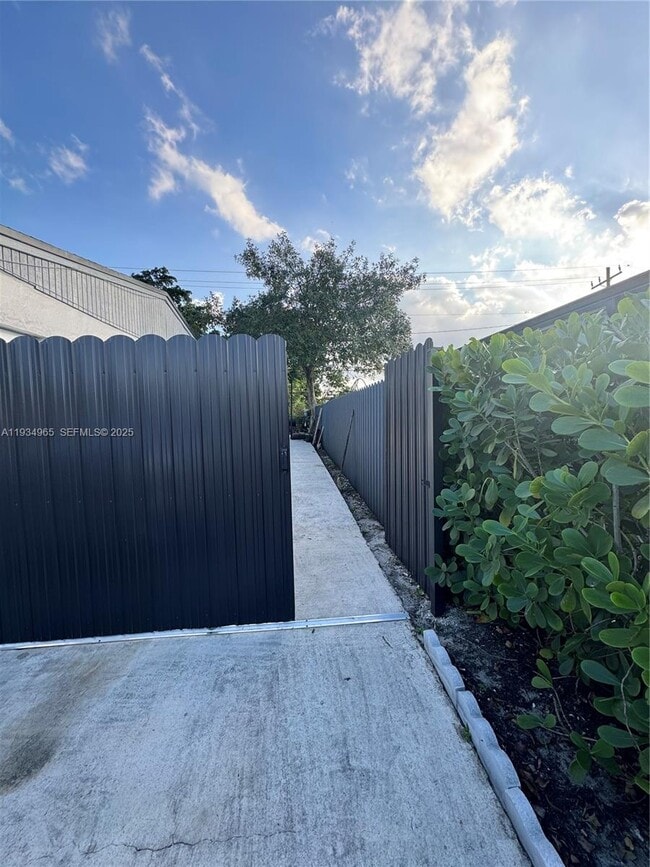 Photo - 3300 NW 209th Terrace Unidad B