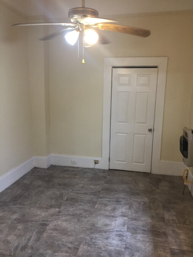 Dormitorio - 1332 Frenchmen St