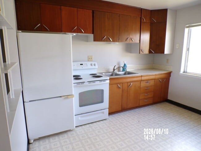 Photo - 325 SE Bridgeway Ave
