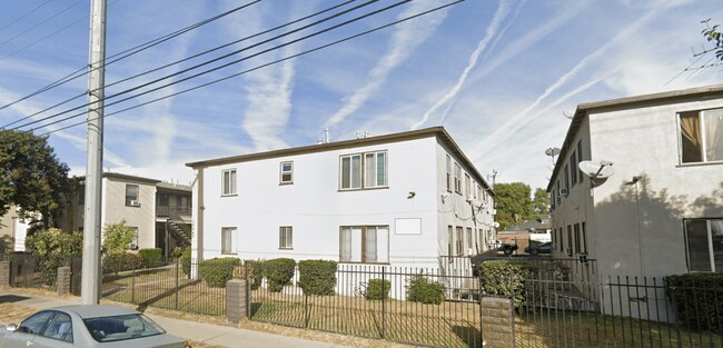17037/17043/17049 Vanowen St.
