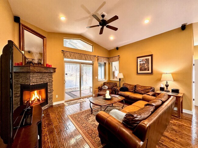Photo - 153 Oakmont Lp