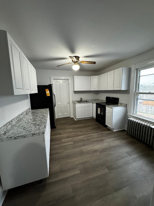 Kitchen - 121 Mercer St Unit 2