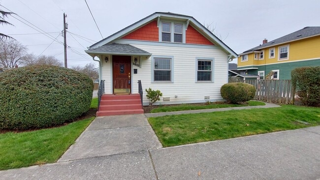 Classic North Everett 2 bed 1 bath home w/... - Classic North Everett 2 bed 1 bath home w/...