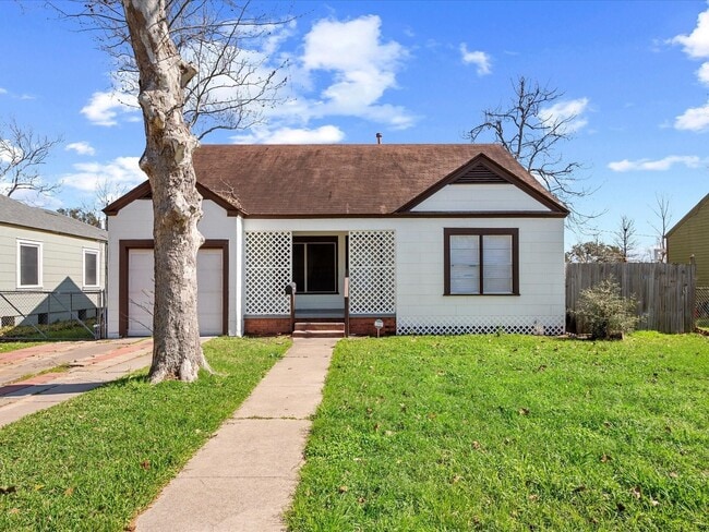 Photo - 208 N 7th St