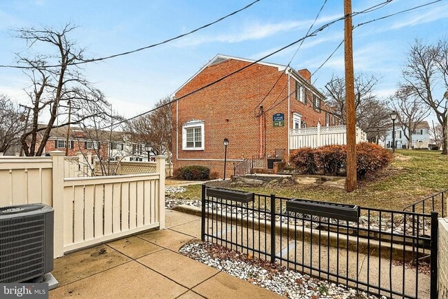 Building Photo - 1407 N Van Dorn St Unit 1407C