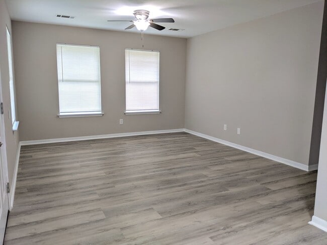Photo - August 2026 Move In! Remodeled 3 Bed, 2 Ba...
