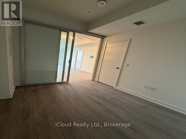 Photo - 1 Fairview Rd E Unit 517