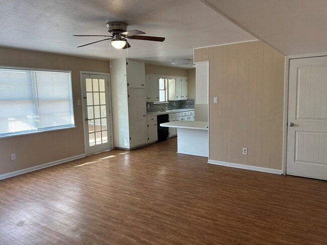 Photo - 1720 E 49th St