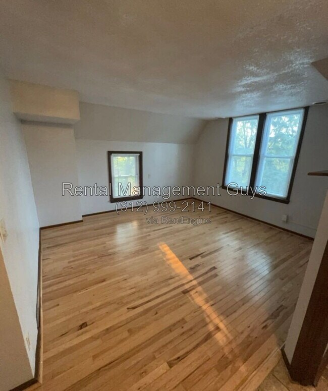 Photo - 1938 Roblyn Ave Unit 2