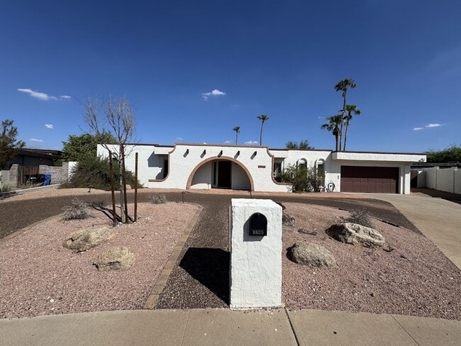 Building Photo - 9625 N 33rd St