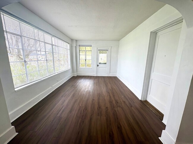 Photo - 595 N Washington St