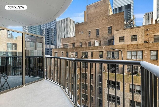 Photo - 150 E 57th St