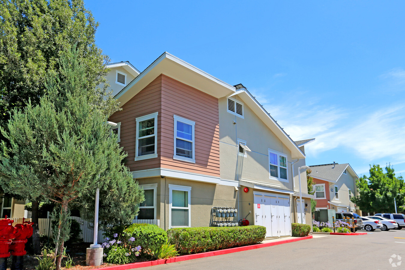 Carmen Avenue Apartments - Carmen Avenue Apartments