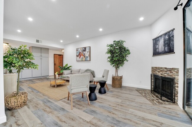 Photo - 13331 Moorpark St Unidad 206