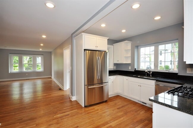 Building Photo - 48 Maynard St Unit 1