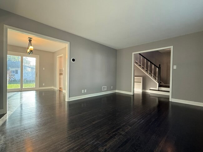Photo - 5577 N Kent Ave