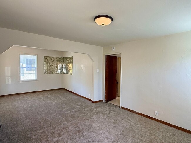 Photo - 330 Waverly St