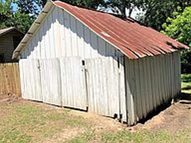 Building Photo - Available August 2026! 2 Bed House Near Downtown Bryan!