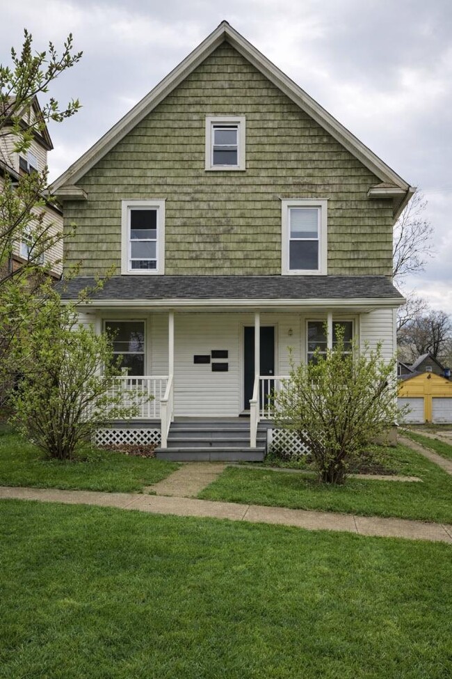 Photo - 818 Broad St