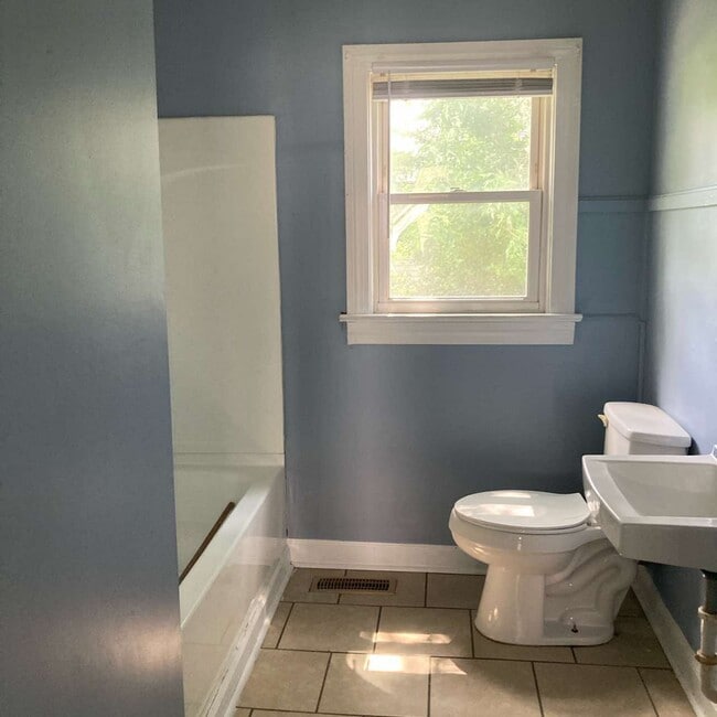 Photo - 2710 Lindsey Dr