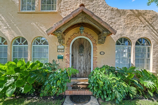 325 Greymon Dr