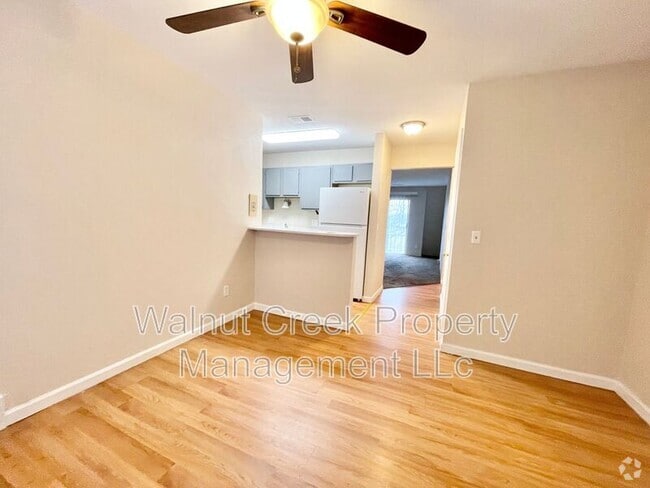Building Photo - 2102 Tower Blvd Unit #302 Rental