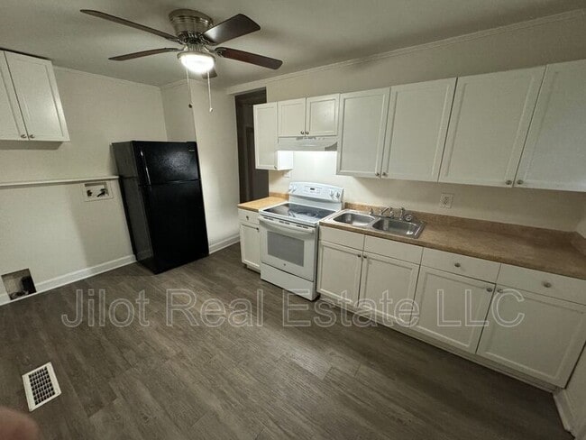 Photo - 3284 Wheeler St