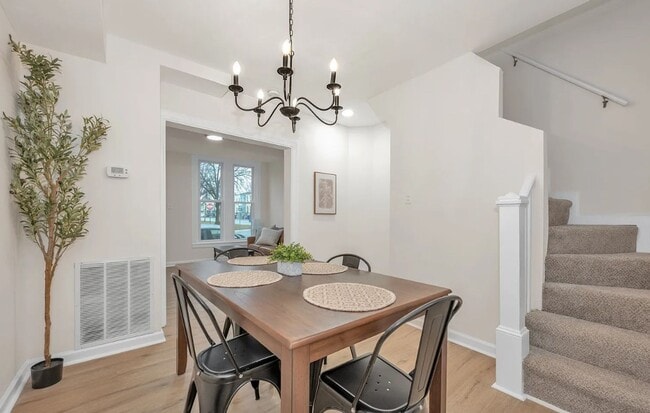 Building Photo - 206 Dill Ave