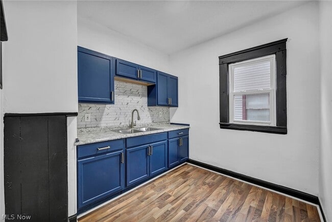 Photo - 12001 Oakview Ave Unidad DOWN