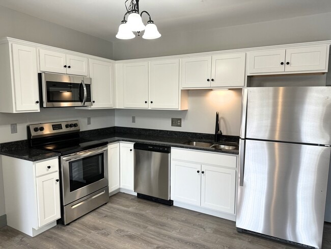 Building Photo - 20 Marblehead Ave Unit C