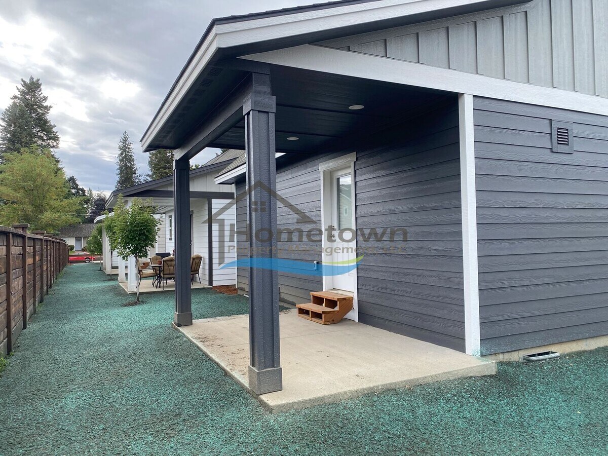 Photo - Beautiful 946 Square-Foot Custom Craftsman...