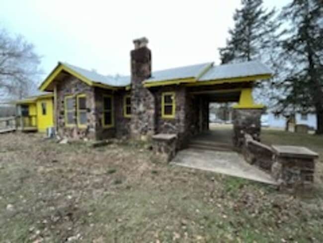 Building Photo - Come take a look at this 3-bedroom 2-bath ...