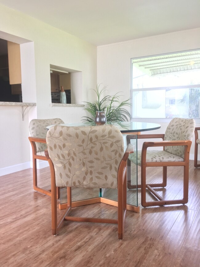 Photo - 123 SW 13th St