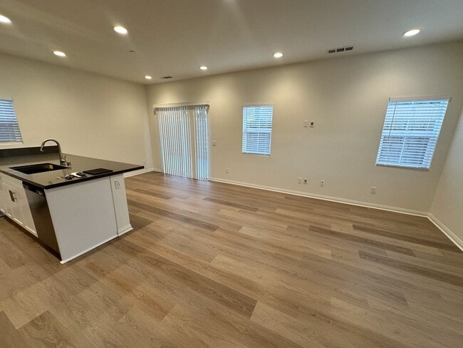 Photo - 176 N Sutter Ave