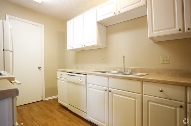 2BR/ 1.5BA -875SF