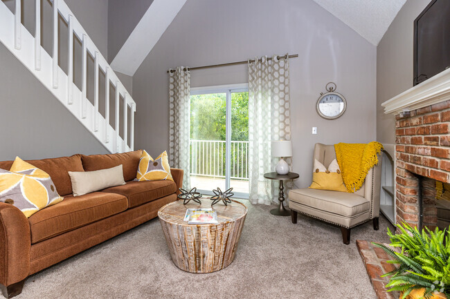 The Lakeview Loft - Living - Hunters Pointe Apartments
