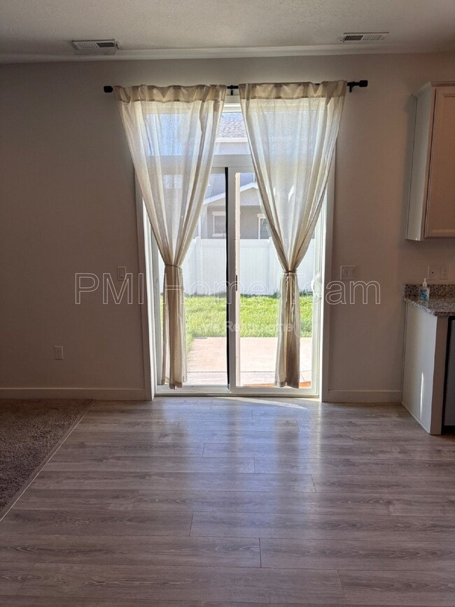 Photo - 1546 W Parkview Dr