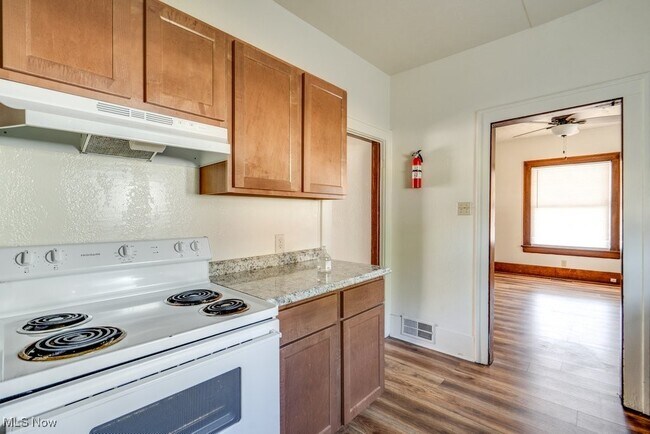 Photo - 309 Power St