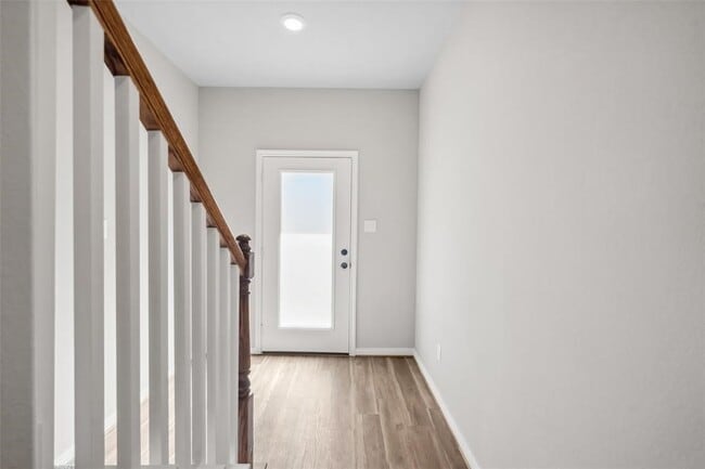 Photo - 214 W Lewis St