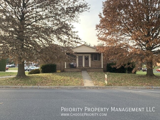 Building Photo - 1711 Park Rd Unit B