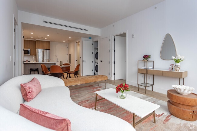 2BR,2BA - 925SF - Living Room