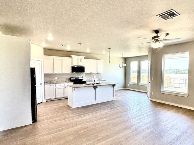 Photo - Pet-Friendly 3-Bed Home in Edmond - Move-In Ready!